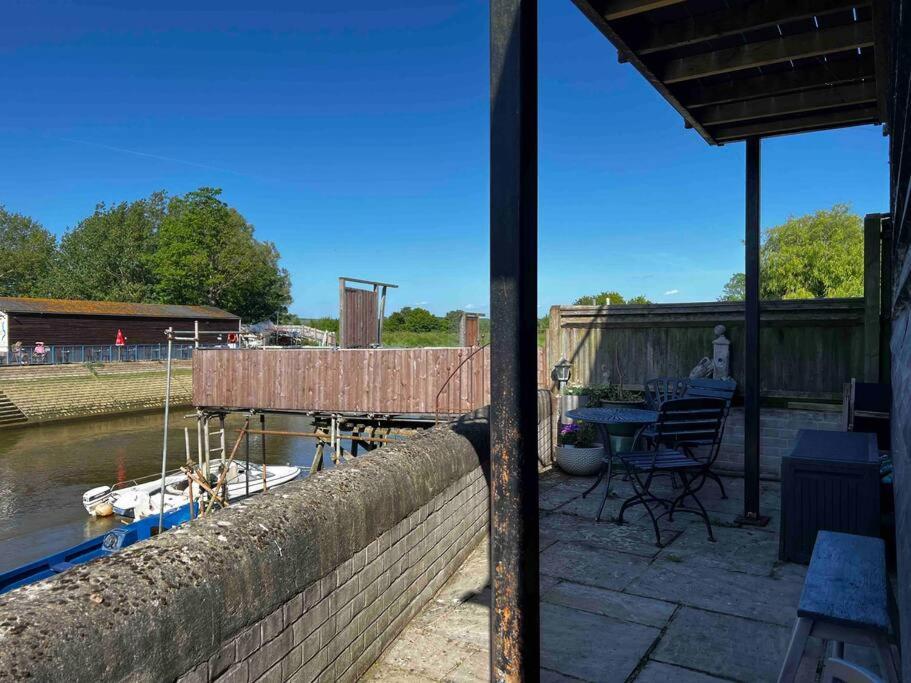 Quirky 1 Bedroom Barn On The River In Арундел Экстерьер фото